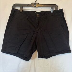 Old Navy Women's Classic Black Shorts Size 6